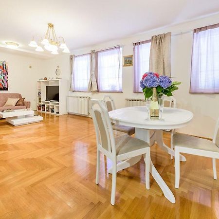 Central Apartment Smiley - Free Parking Zagreb Buitenkant foto