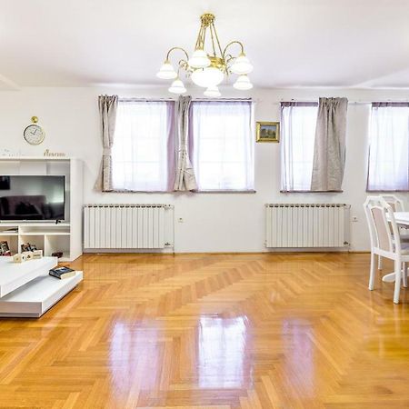 Central Apartment Smiley - Free Parking Zagreb Buitenkant foto