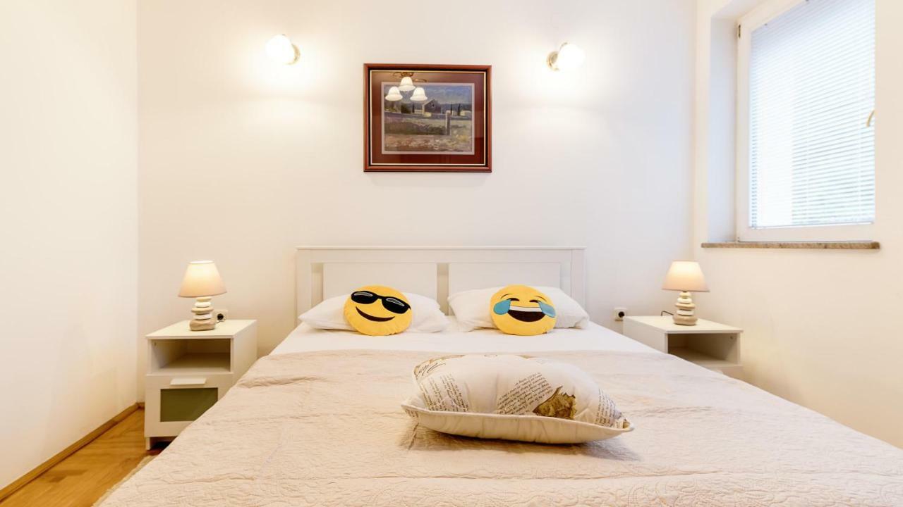 Central Apartment Smiley - Free Parking Zagreb Buitenkant foto