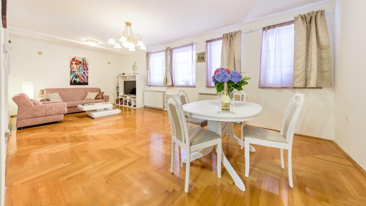Central Apartment Smiley - Free Parking Zagreb Buitenkant foto
