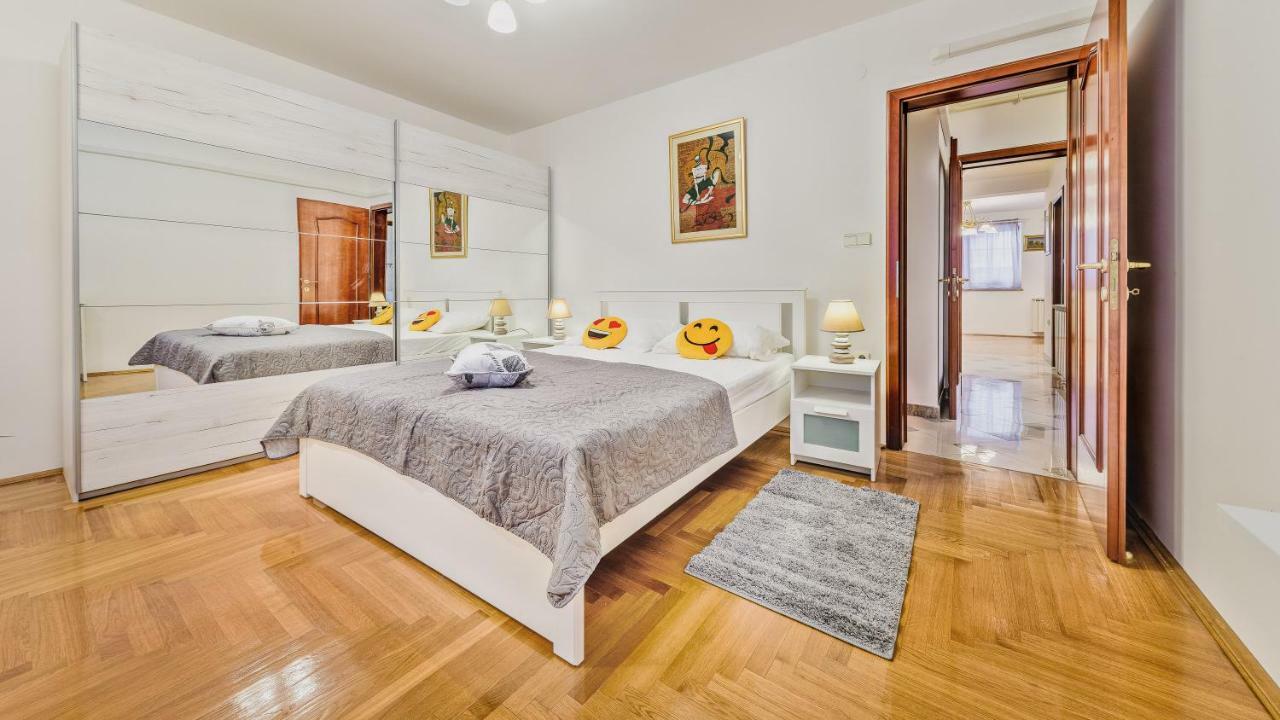 Central Apartment Smiley - Free Parking Zagreb Buitenkant foto