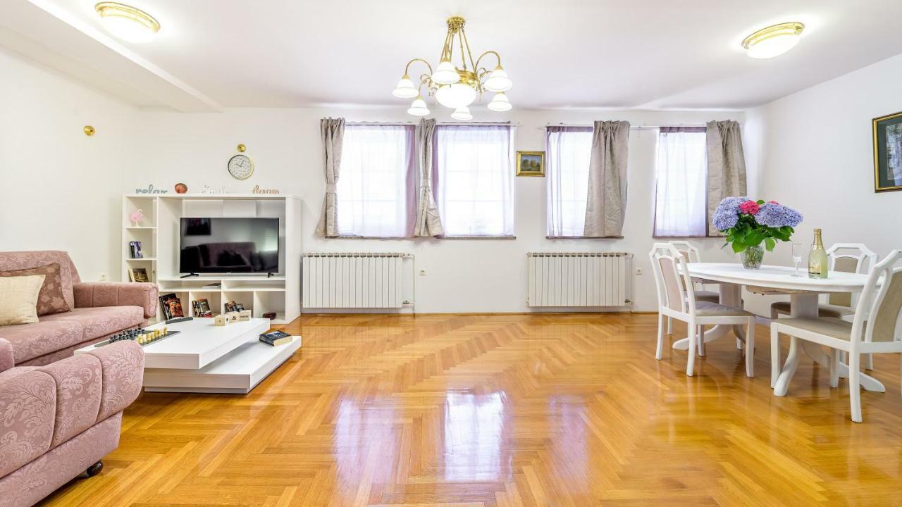 Central Apartment Smiley - Free Parking Zagreb Buitenkant foto