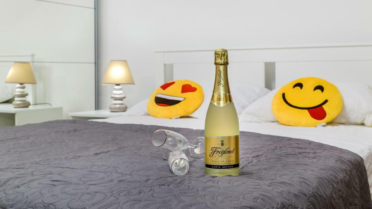 Central Apartment Smiley - Free Parking Zagreb Buitenkant foto
